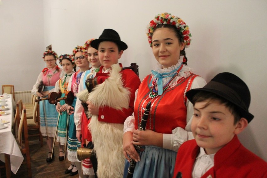 Dąbrowiecki folklor w gwarze, śpiewie i muzyce. Biesiada Andrzejkowa 18 listopada 2018 r.