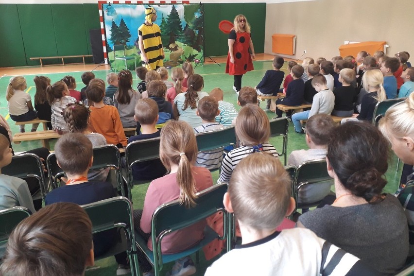 Warsztaty i teatr profilaktyczny w Szkole Podstawowej w Borkowie  ZDJĘCIA