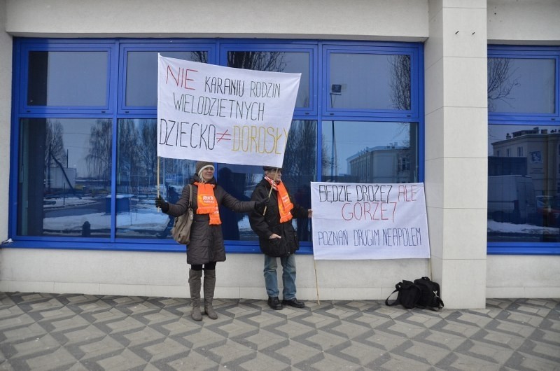 Poznań: Protest przeciw podwyżkom opłat za wywóz śmieci [ZDJĘCIA]