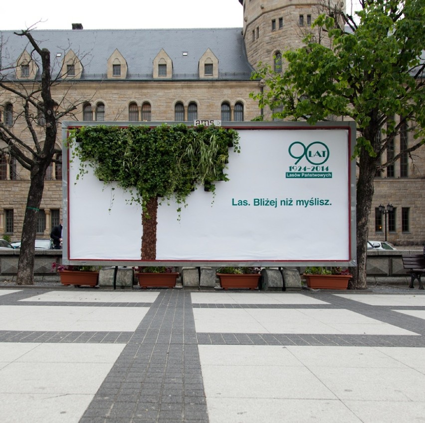Reklama w Poznaniu: Roślinny billboard przed CK Zamek