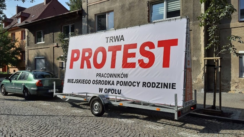 Posłanka Marcelina Zawisza pyta o podwyżki dla pracowników MOPR-u w Opolu, ratusz ostro odpowiada
