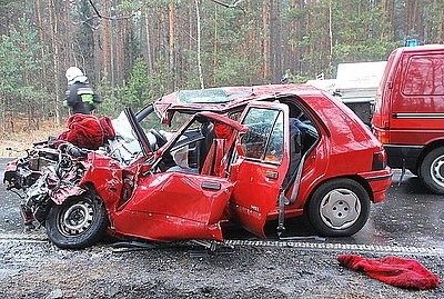 4 osoby ranne w wypadku na DW 908 między Kaletami i Sośnicą