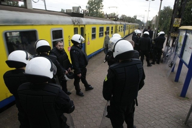 Takie obrazki podczas piłkarskich derbów Trójmiasta to normalka.