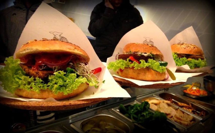 ul. Hoża 42

100% wegańskich burgerów

Intrygująca nazwa,...