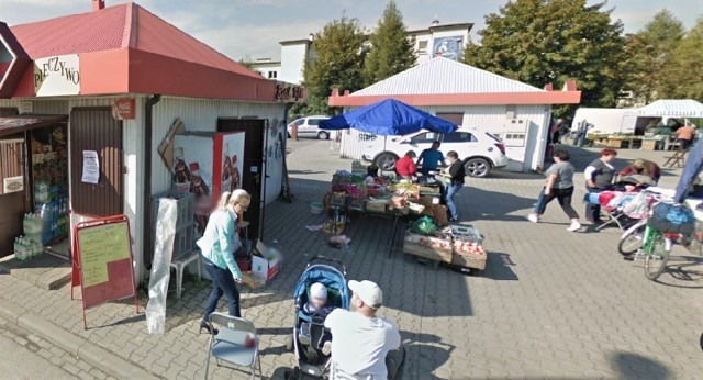 Kamery Google Street View w Chełmku były widziane w ostatnich latach kilka razy. Uchwyciły różne miejsca i mieszkańców