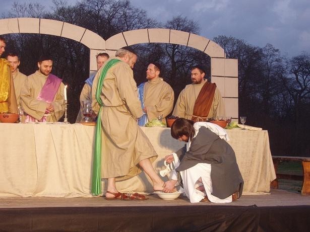 Rok 2011 - Jezus obmywa stopy swoich uczniów