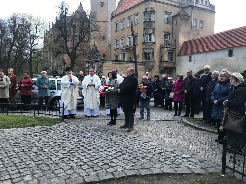 Oleśnica: Uczcili pamięć ofiar Smoleńska (FOTO)