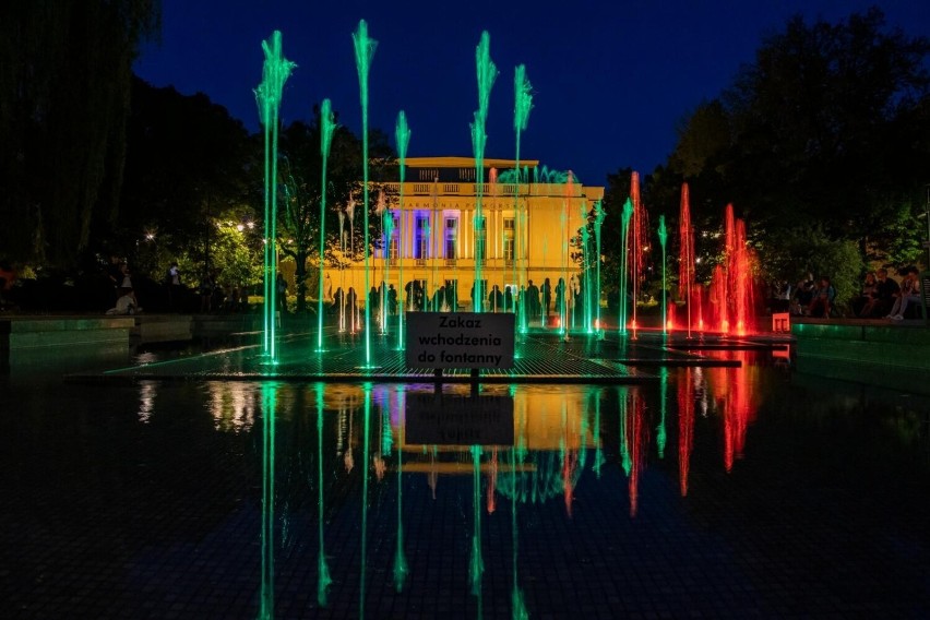 Multimedialna fontanna na placu przed Filharmonią Pomorską w...