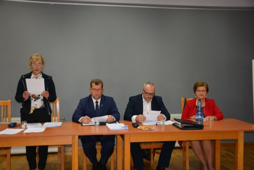 Zapraszamy na pierwszą sesję nowej rady gminy Międzybórz. Obejrzyj zdjęcia z ostatnich obrad