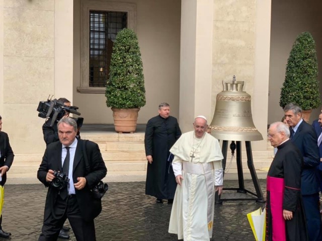 Papież Franciszek pobłogosławił w Watykanie odlany w Przemyślu dzwon "Głos Nienarodzonych".