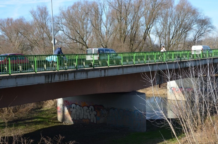 Most na starej Odrze w Głogowie wymaga pilnego remontu....
