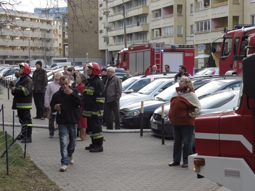 Wrocław: Pożar w budynku przy ul. Stysia 20a (ZDJĘCIA)