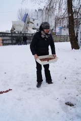 Ul. Budowlana: Bociany czekają na wiosnę i pomoc (ZDJĘCIA)