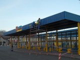 Po trzech tygodniach została naprawiona zniszczona wiata na pierwszym stanowisko dworca PKS w Żorach