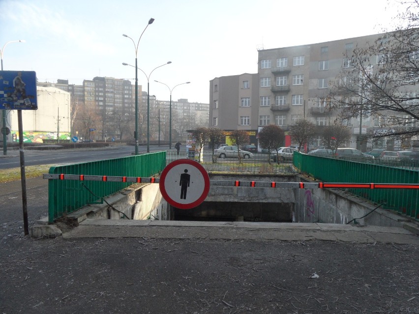 Przejścia podziemne w Sosnowcu: zamknięte zejście na Mireckiego [ZDJĘCIA]