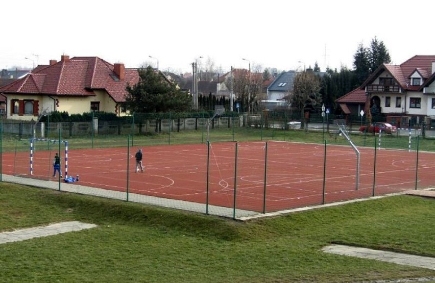 Istniejące boisko wielofunkcyjne przy Szkole Podstawowej nr...