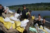 Powódź 2010 w woj. lubelskim. Obrona wałów w Parchatce. Zobacz zdjęcia i wideo 