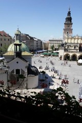 Kraków: spór o podest i bar przy ratuszu
