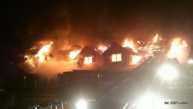 Wielki pożar karczmy w Krajkowie! Prawie cały obiekt spłonął - ogromne straty 