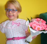 6-letnia Julka nie ma rączki. Proteza zmieni życie dzielnej dziewczynki z Bukowna 