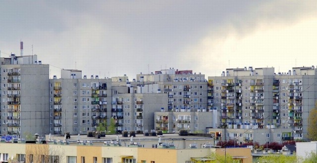 Szukasz mieszkania w okazyjnej cenie? Sprawdź, co można kupić na licytacjach komorniczych. Każdego miesiąca wystawiane są lokale, które komornik zajmuje osobom zadłużonym. To często okazja do tego, aby kupić lokal tzw. bezcen. Sprawdziliśmy najciekawsze aktualnie oferty z woj. lubuskiego. Zobacz na kolejnych slajdach - posługujcie się klawiszami strzałek, myszką lub gestami.

Wszystkie oferty pochodzą ze strony licytacje.komornik.pl.

Zdjęcia wykorzystane w artykule mają charakter wyłącznie ilustracyjny i nie przedstawiają licytowanych nieruchomości. 

Licytacje komornicze. Jak w nich wziąć udział?
