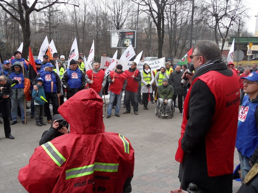 Strajk generalny: Pikieta przed Urzędem Miasta w Świętochłowicach [ZDJĘCIA]