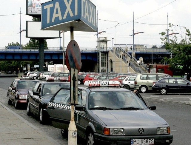 Może wkrótce sprawa postoju dla taksówek przy Dworcu Głównym doczeka się rozwiązania.