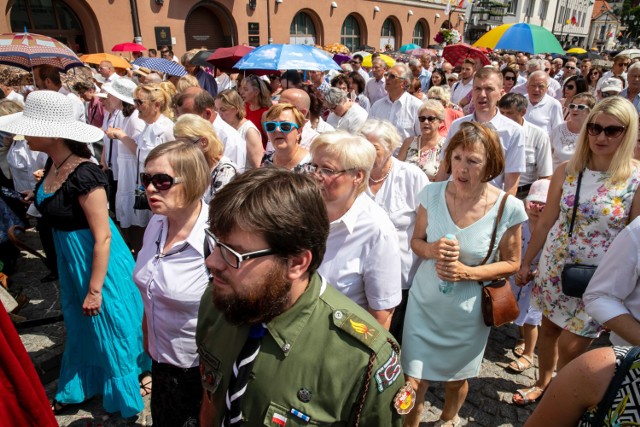 Tak procesja na Boże Ciało przebiegała w ubiegłym roku. Setki ludzi w kolorowym tłumie. Czy w tym roku będzie podobnie?