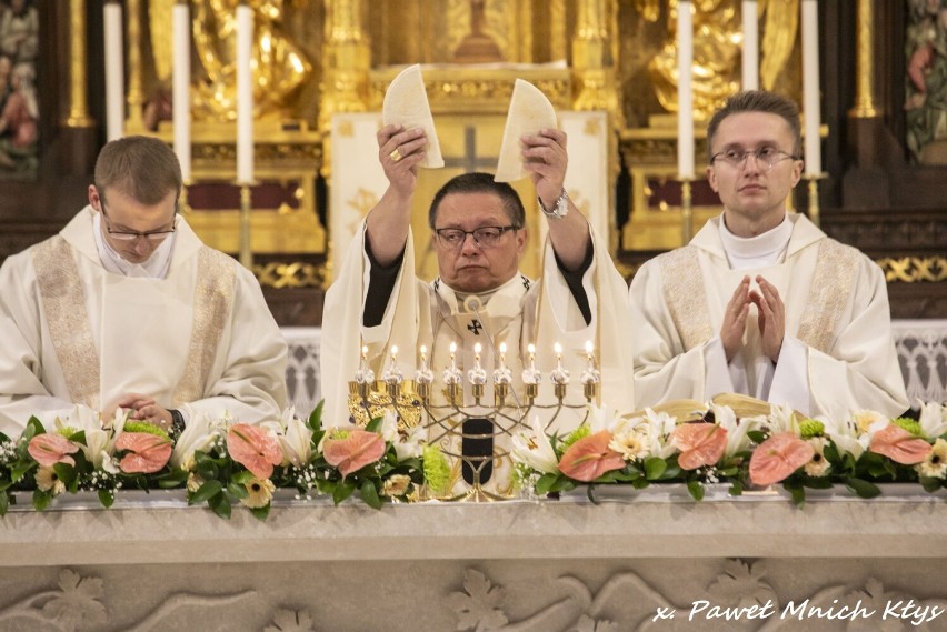 Pierwsze takie święcenia diakonatu alumna w historii...