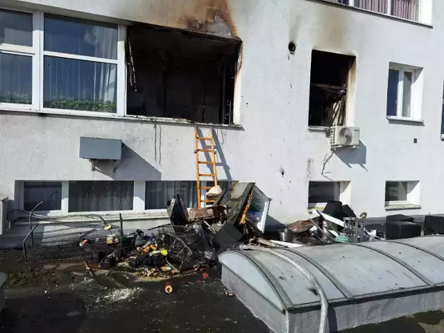 Pożar w znajdującym się w dawnym biurowcu ZWAR-u pomieszczeniu kuchennym wybuchł w środę 24 kwietnia tuż przed godziną 9. Strażacy błyskawicznie pojawili się w miejscu pożaru i przystąpili do działań.