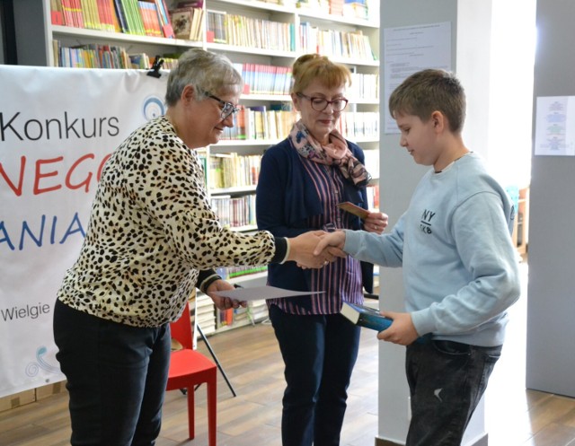 W bibliotece w Wielgiem odbyły się eliminacje szkolne w ramach  Gminnego Konkursu Pięknego Czytania „Czytam bo lubię” dla uczniów klas IV-VI.
