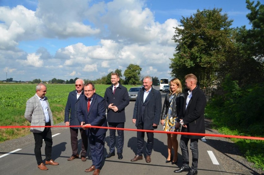 Nowa droga otwarta w gminie Błaszki. Inwestycja została przeprowadzona za ponad 11 mln zł ZDJĘCIA