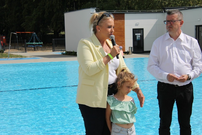 Katarzyna Sójka podczas otwarcia basenu w Zdunach 22 lipca...