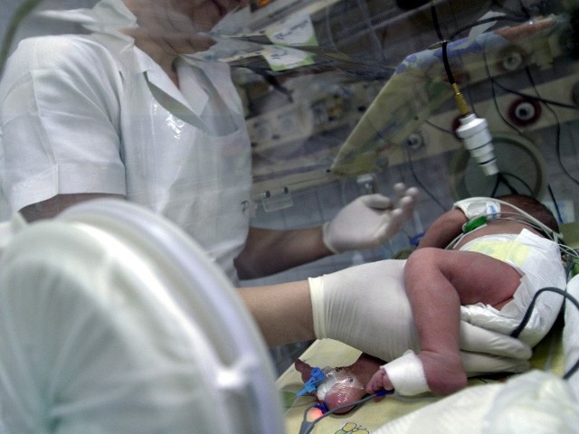 Brakuje lekarzy neonatologów i pielęgniarek, którzy znają się na noworodkach