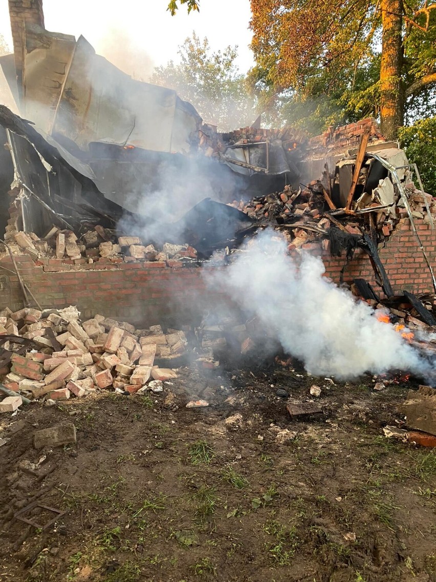  Pożar w Grabowskiej Hucie w gm. Nowa Karczma [17.06.2022]. Paliły się budynki. Spłonęły zwierzęta  [ZDJĘCIA]