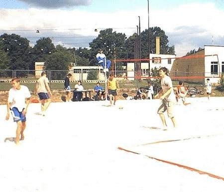 Trzecie miejsce w turnieju siatkówki plażowej zajęła drużyna w składzie Jarosław Boczar i Piotr Knysz.   FOT. LESZEK GRABOWY