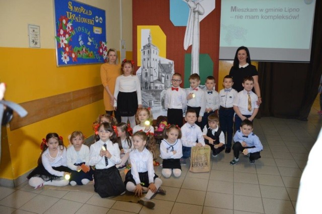Uczniowie i nauczyciele Szkoły Podstawowej w Karnkowie zrealizowali projekt edukacyjny pt. "Mieszkam w gminie Lipno - nie mam kompleksów".