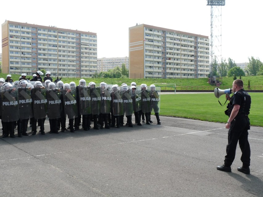 Szkolenie policji na Stadionie Miejskim w Jastrzębiu-Zdroju