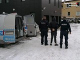 Zuchwała kradzież w Czechowicach-Dziedzicach. 22-latek ciągnął ochroniarza za samochodem przez kilkanaście metrów