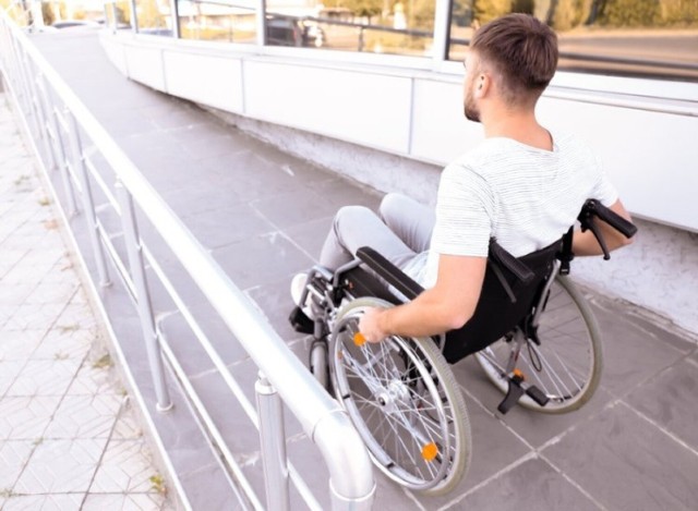 Osoby niepełnosprawne, które chcą skorzystać z dofinansowania do sprzętu lub opieki nad osobą zależną, powinny do 31 sierpnia złożyć wniosek w ramach programu "Aktywny samorząd" Moduł I.
