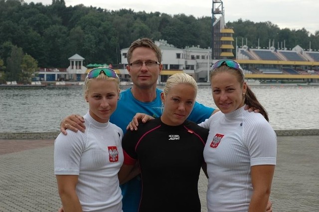 Karolina Naja, trener Tomasz Kryk, Marta Walczykiewicz i Beata Mikołajczyk nad Maltą.