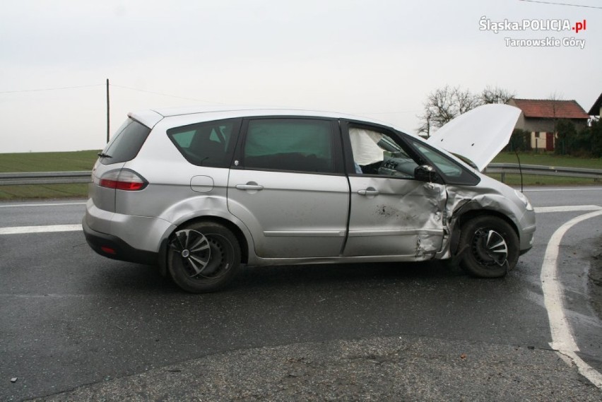 Wypadek w Boniowicach. Zderzenie samochodów na Bytomskiej, jedna osoba ranna [ZDJĘCIA]