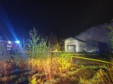 Pożar w Rębielczu. Palił się budynek tartaku 4.05.2020 [zdjęcia]