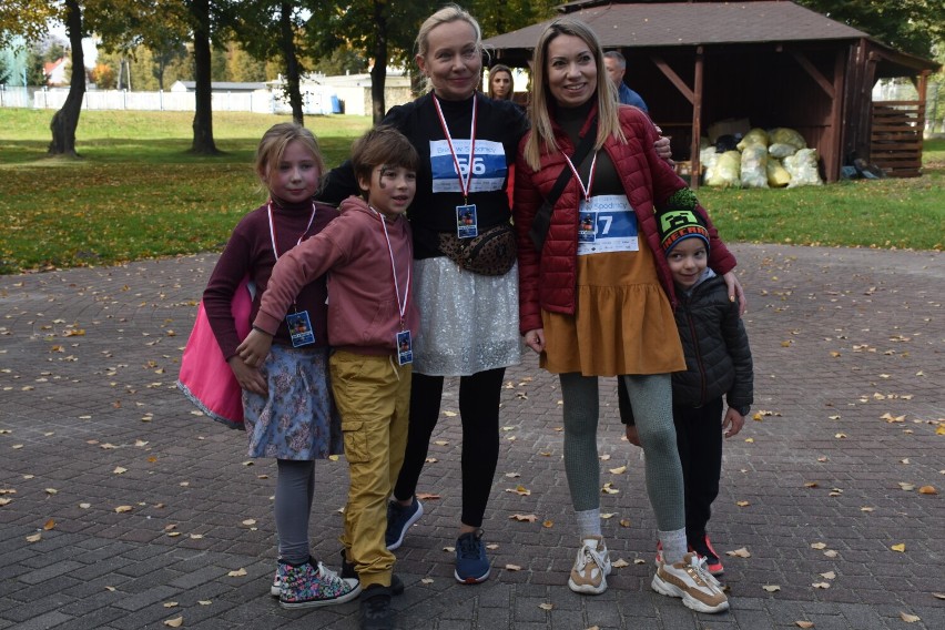 Pleszew. Bieg w spódnicy w Pleszewie! Założyli spódniczki i pobiegli w charytatywnym biegu dla Viwiany Makowieckiej z Korzkiew