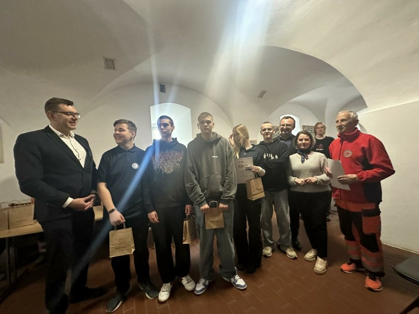 Rejonowe Mistrzostwa Pierwszej Pomocy w Sandomierzu. Młodzi ratownicy pochwalili się wiedzą i umiejętnościami