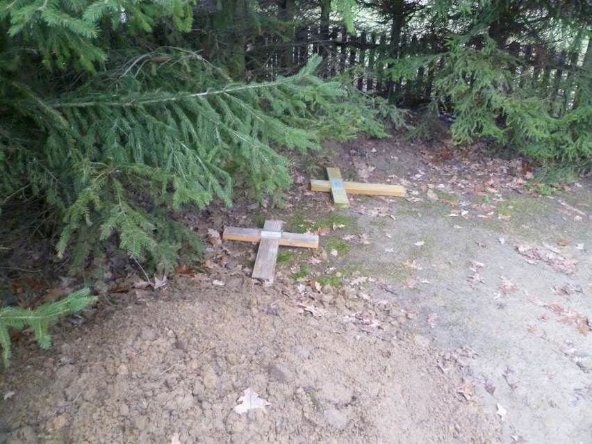 Nieznani sprawcy zdewastowali 48 grobów na cmentarzu sióstr...