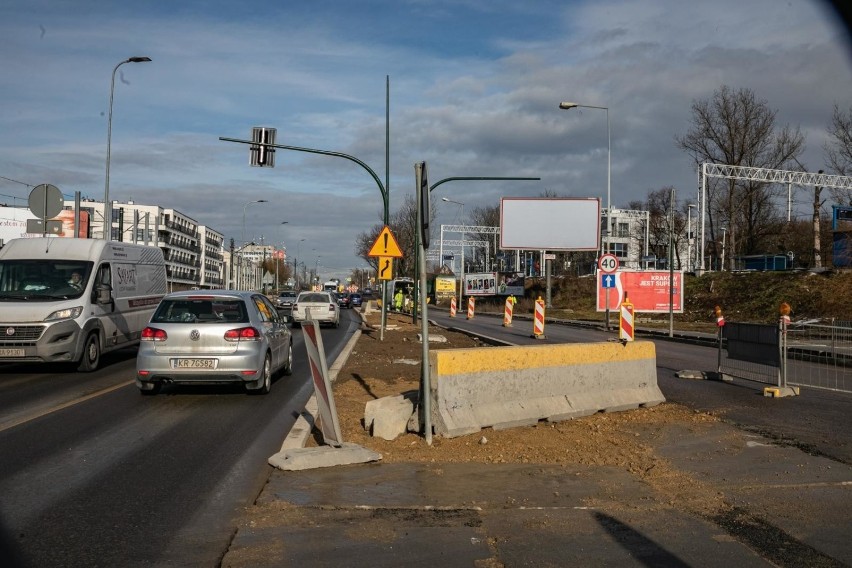 Kraków. Duże zmiany w ruchu na ulicy Zakopiańskiej związane z budową Trasy Łagiewnickiej. Zobacz, jak teraz jeździ się tą drogą [ZDJĘCIA]