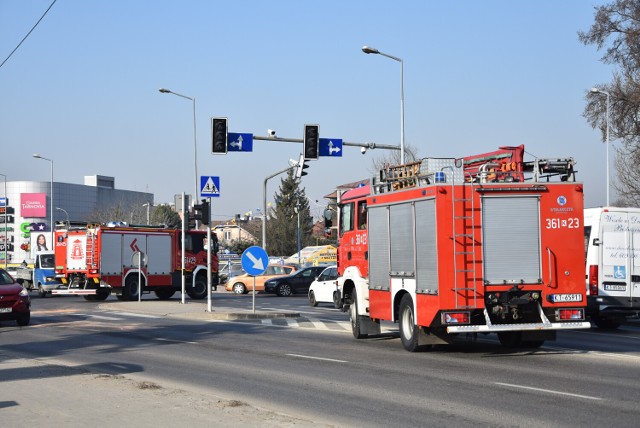 Wypadek na feralnym skrzyżowaniu, na którym od dwóch miesięcy nie działa sygnalizacja świetlna