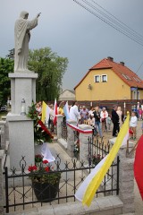 Odsłonięcie figury Chrystusa w Śliwinach. Mieszkańcy poszli śladem swoich poprzedników z 1937 r. [ZDJĘCIA]