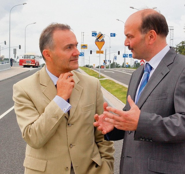 Wojciech Szczurek, prezydent Gdyni, i Janusz Jarosiński, prezes portu,  na nowej ul. Polskiej